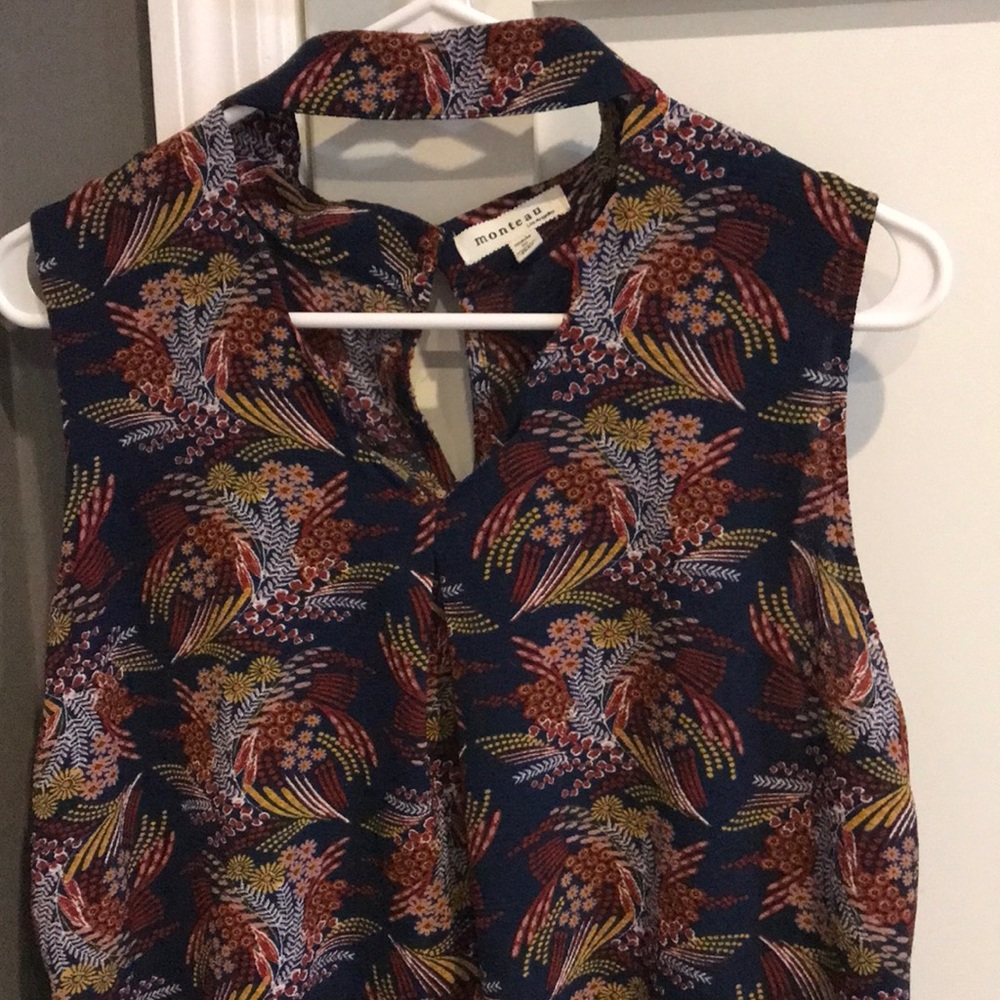 Monteau sleeveless blouse with choker detail and Key hole back closure
